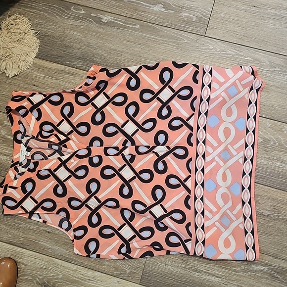 Crown and Ivy Chic Pink and Black Patterned Blouse - Picture 11 of 12